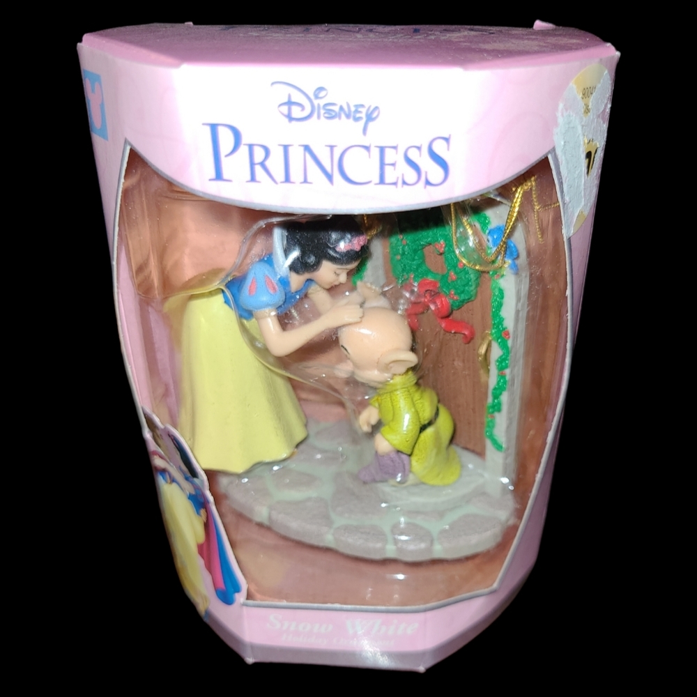 VINTAGE DISNEY PRINCESS SNOW WHITE HOLIDAY ORNAMENT WITH DOPEY AND OPENING DOOR - Picture 1 of 15